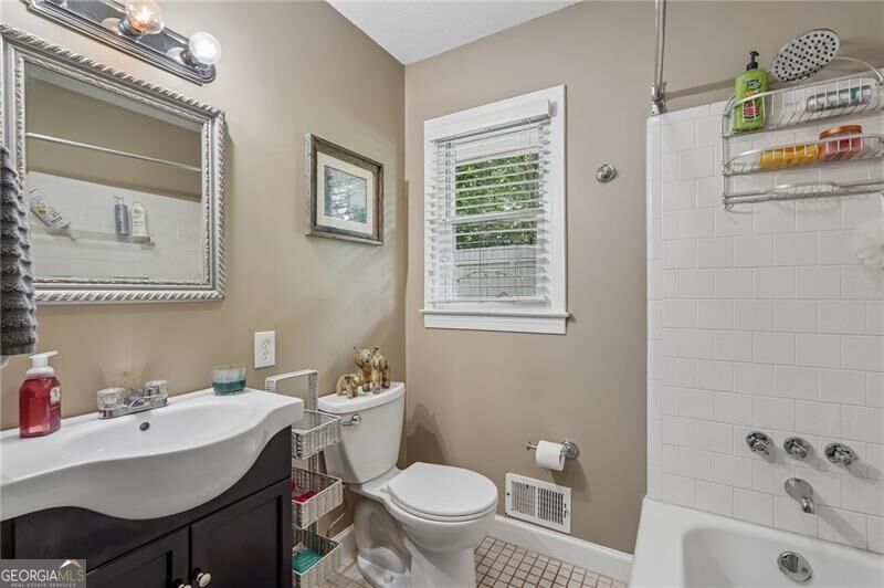 1025 Greenwood Acres Drive Property Photo 23