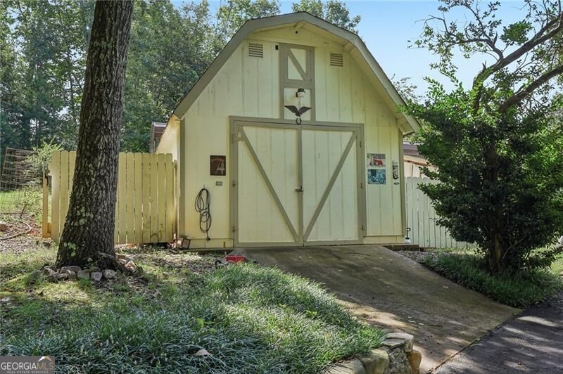 1025 Greenwood Acres Drive Property Photo 37