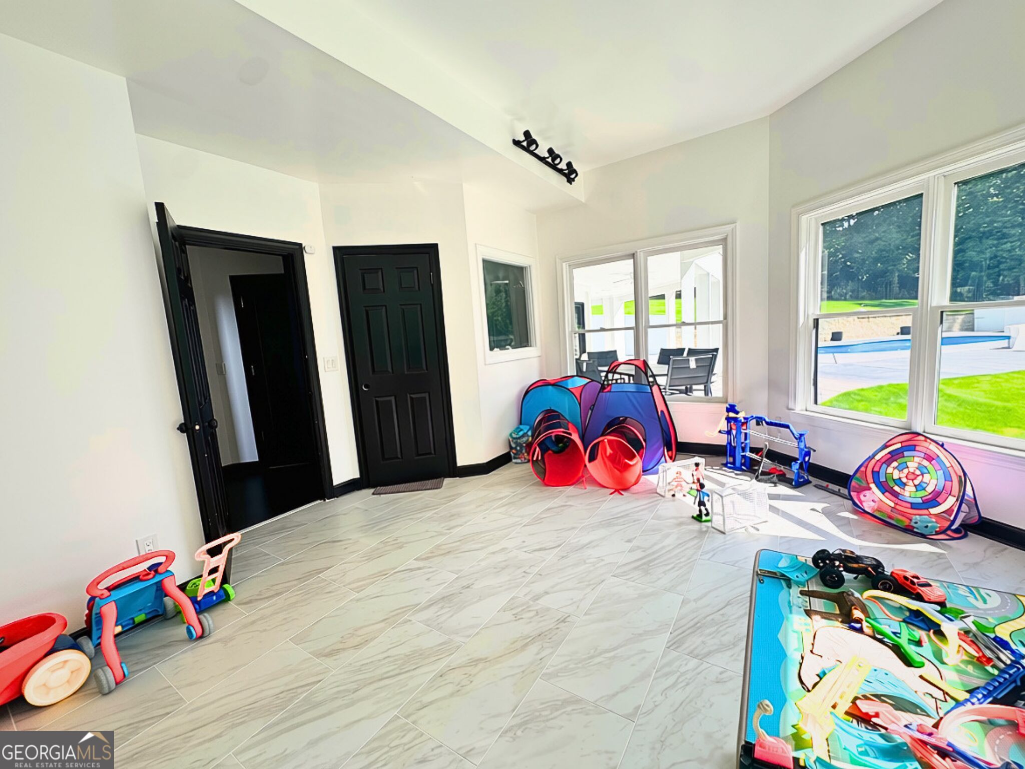 302 Shadow Glen Property Photo 20