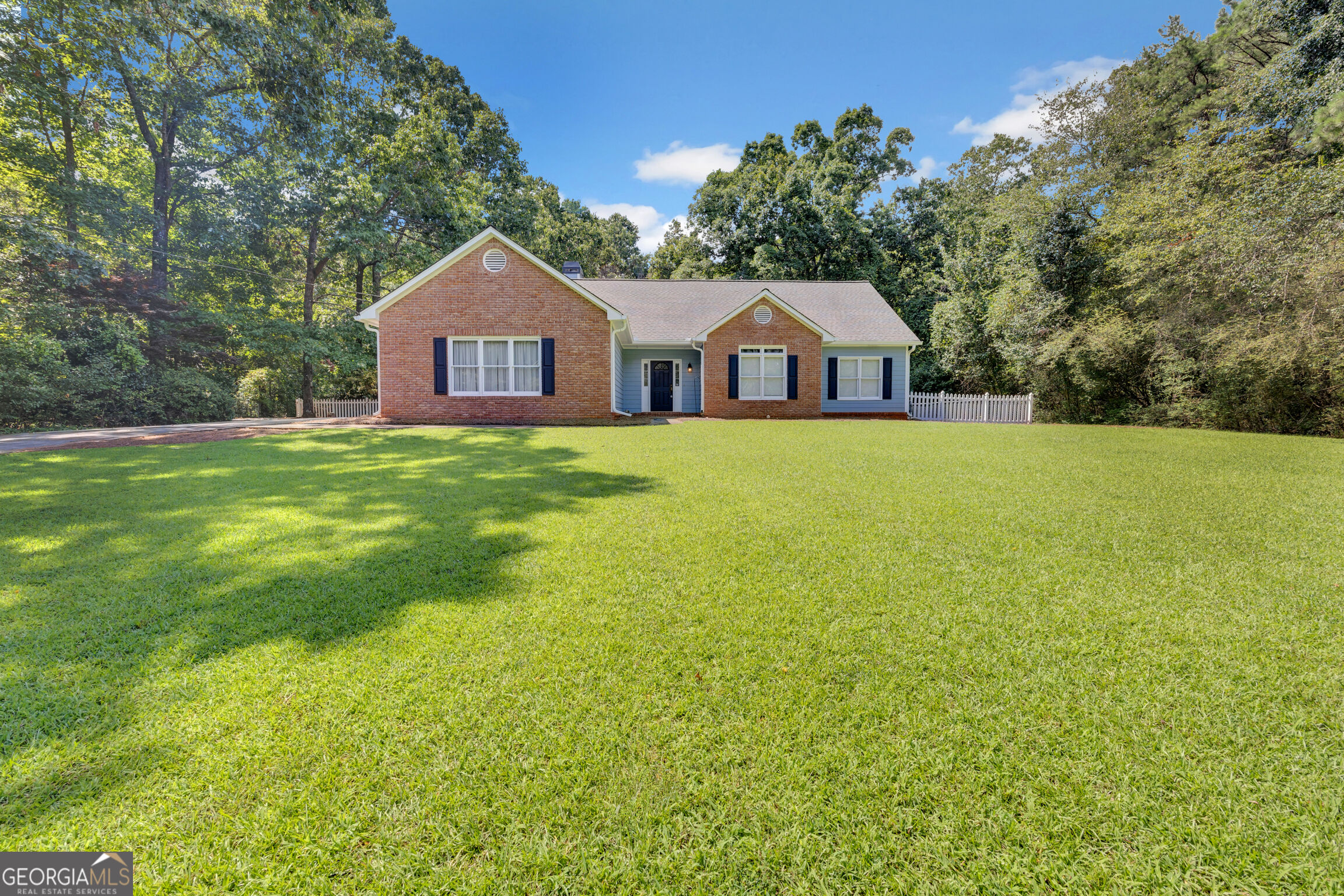 1511 Christian Circle Se Property Photo 1