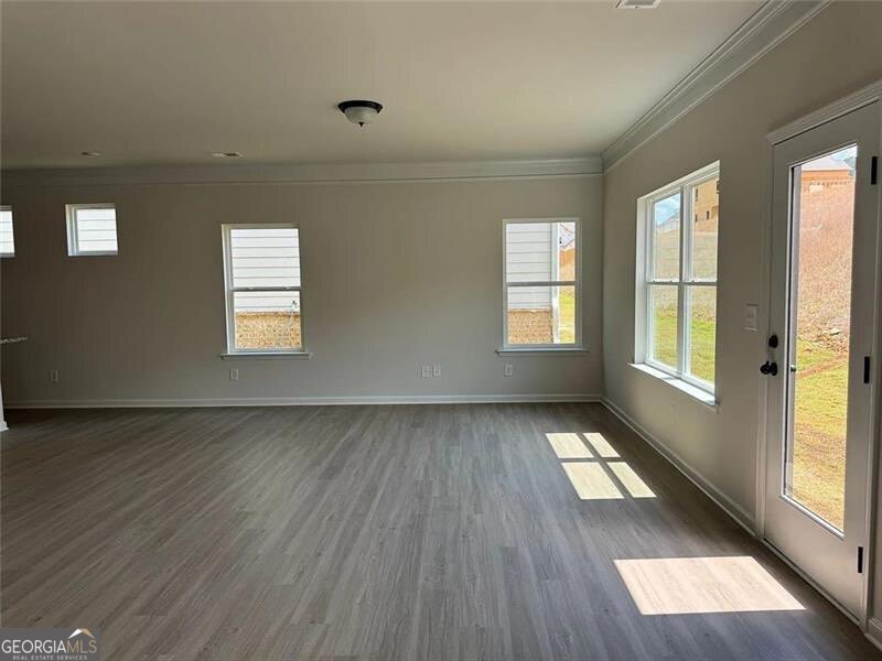 425 Perth Drive Property Photo 12