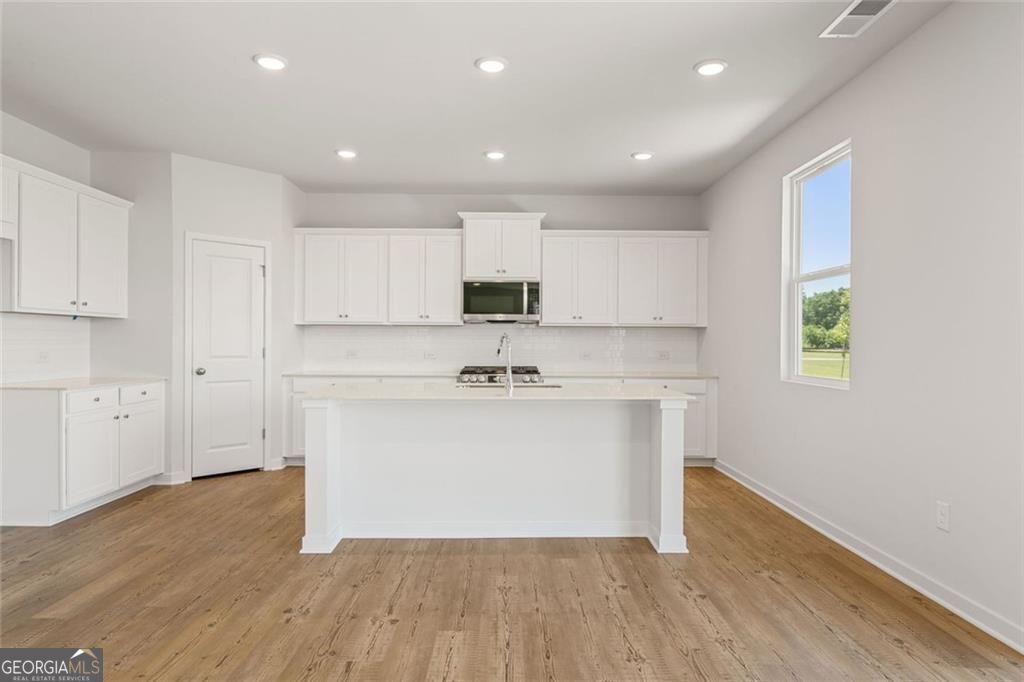 549 Baynes Court Property Photo 8