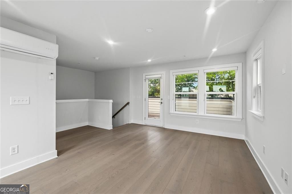 1012 Burnside Lane Nw Property Photo 34