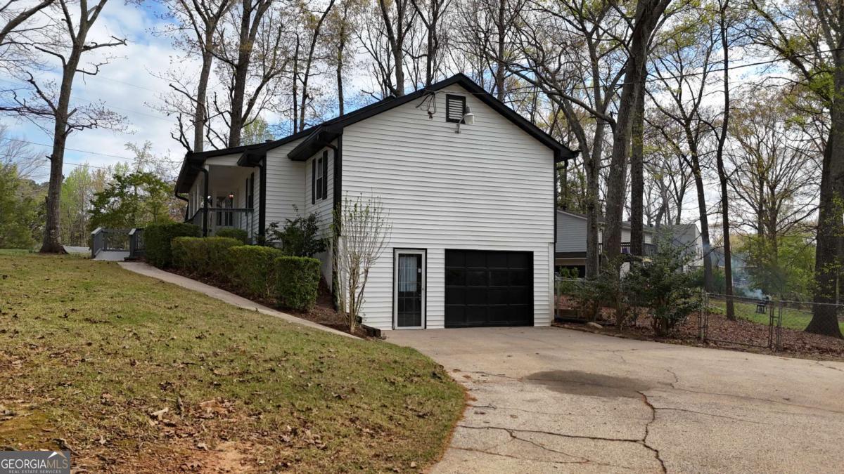 2955 Flowers Drive Property Photo 3