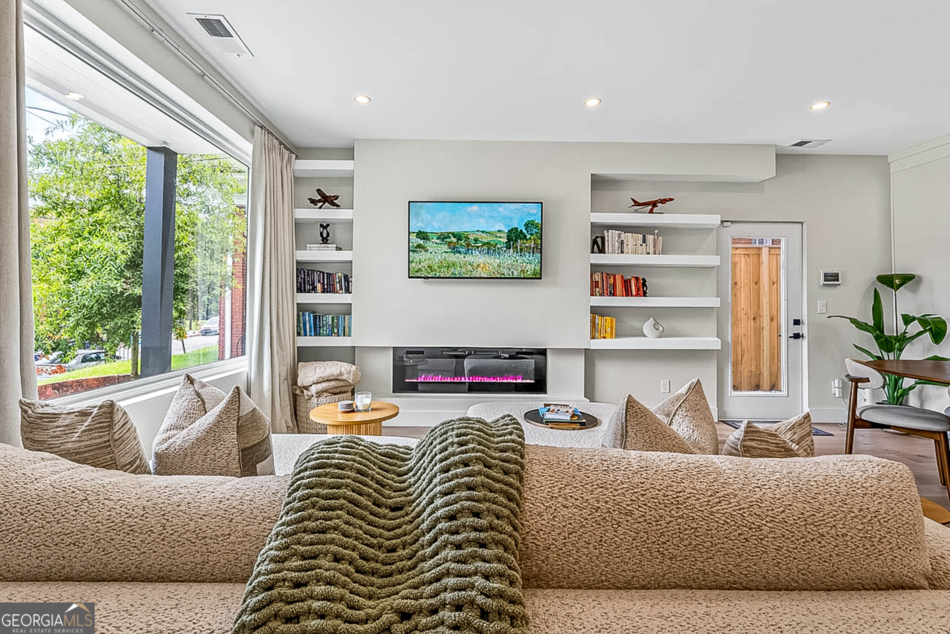 337 Pine Street Ne # B Property Photo 6