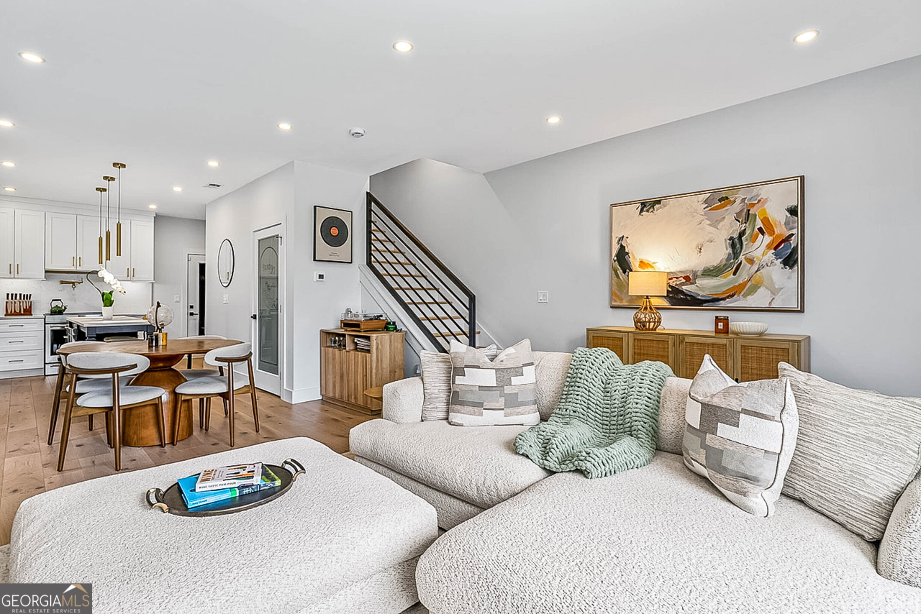 337 Pine Street Ne # B Property Photo 8