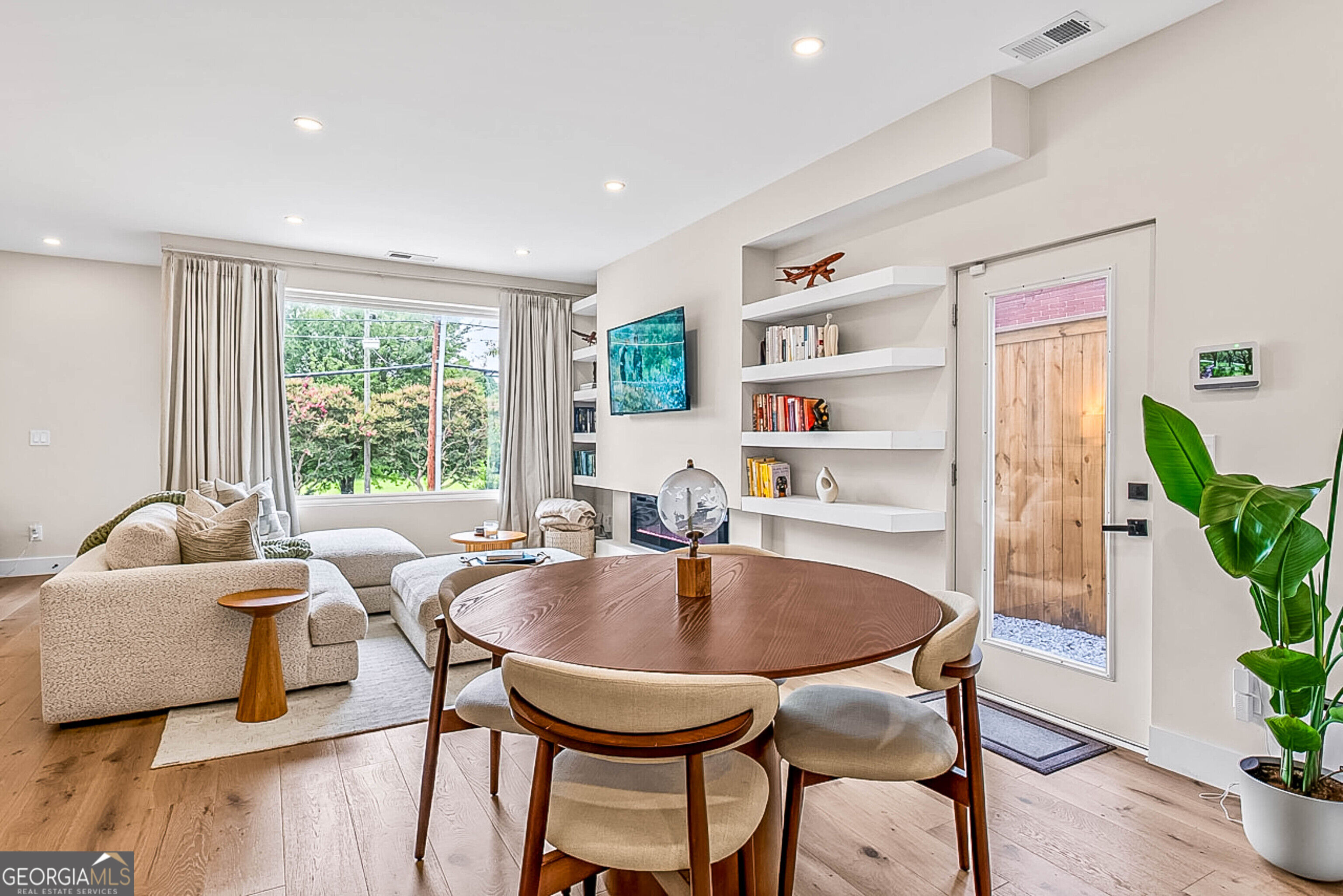 337 Pine Street Ne # B Property Photo 11