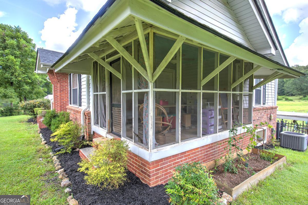2135 Bellview Road Property Photo 8