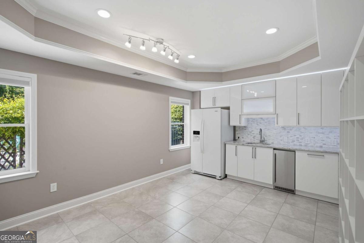 4305 Ashworth Drive Property Photo 33