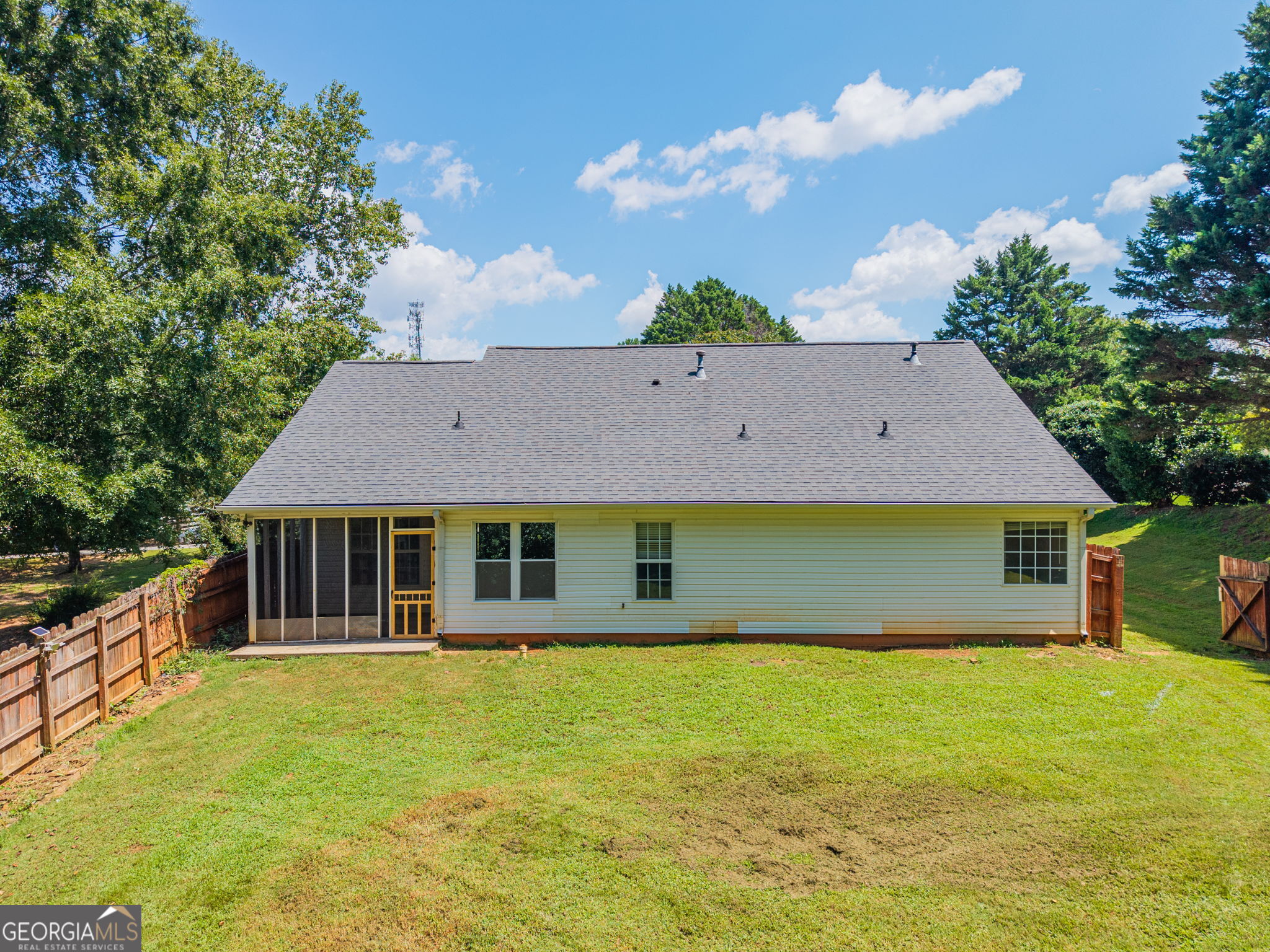 6078 Hillsdale Circle Property Photo 5