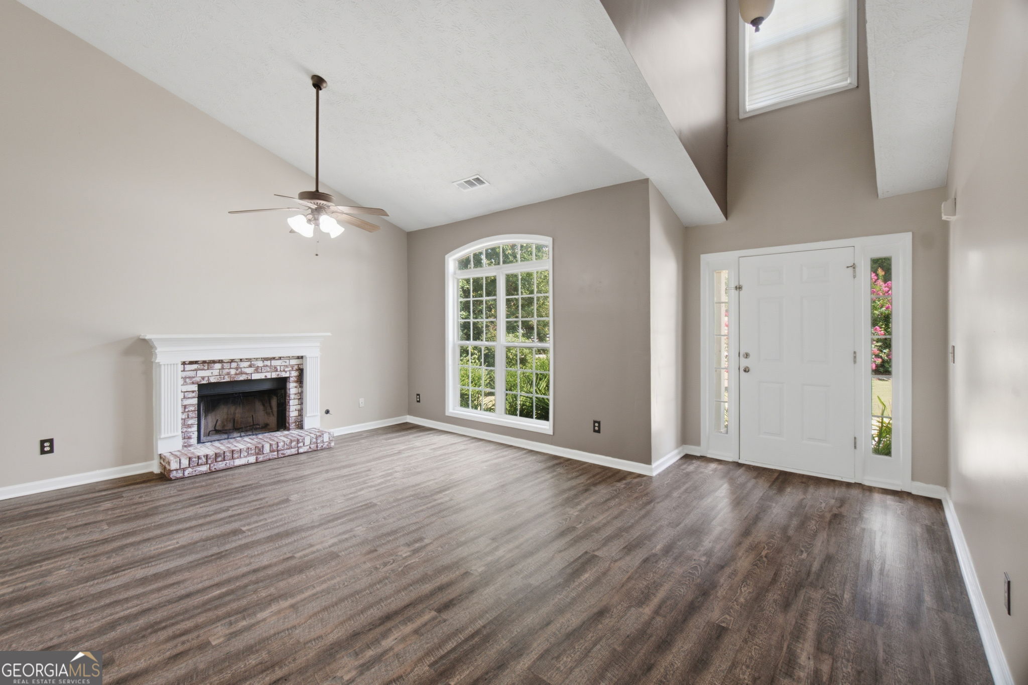 6078 Hillsdale Circle Property Photo 7