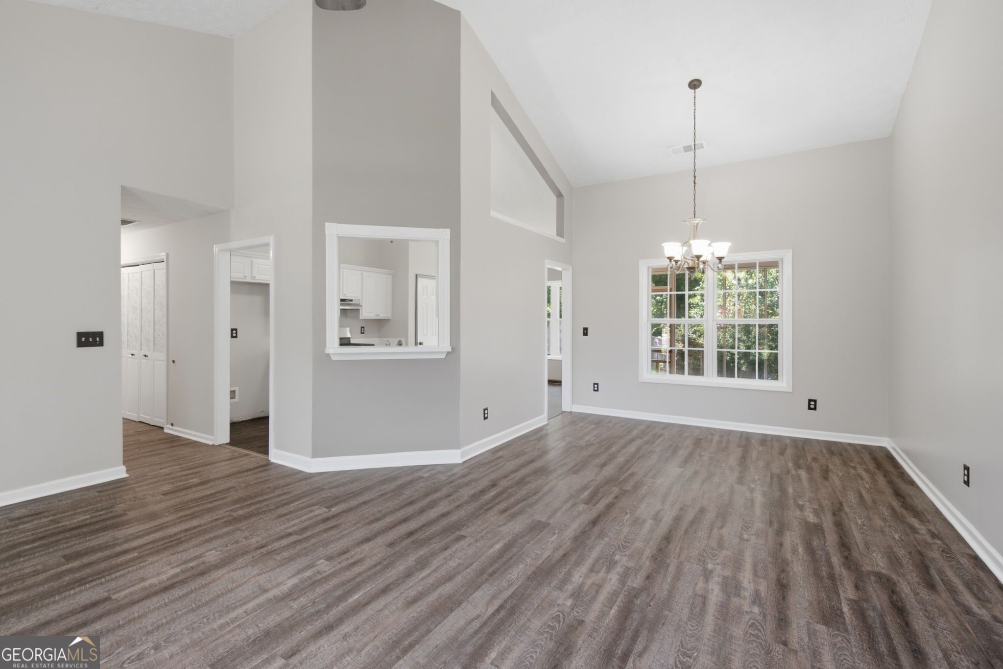6078 Hillsdale Circle Property Photo 9