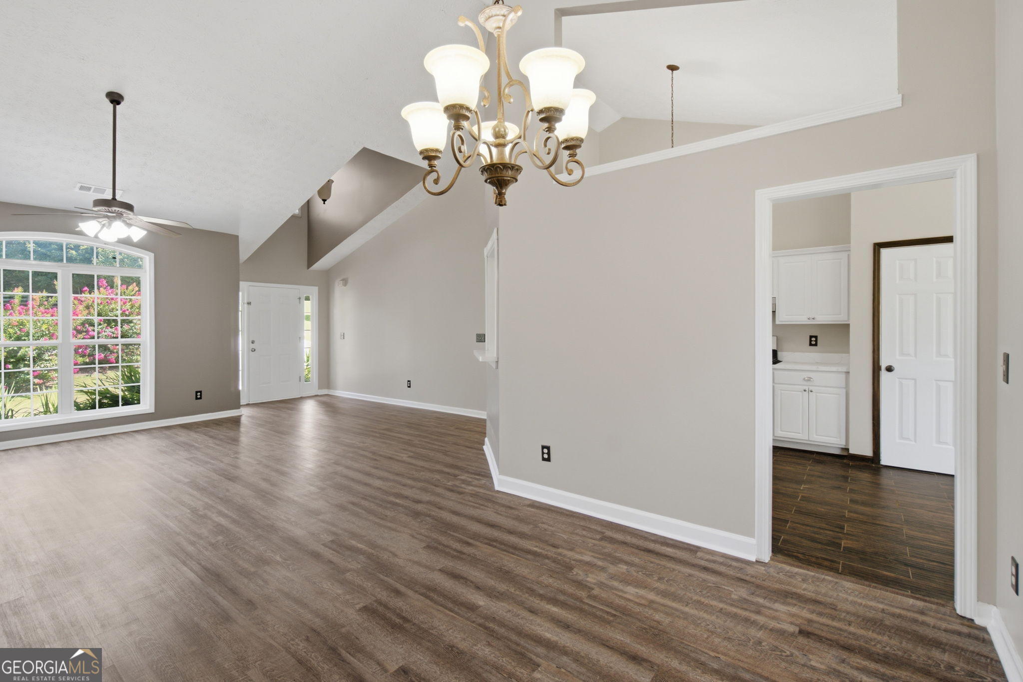 6078 Hillsdale Circle Property Photo 11