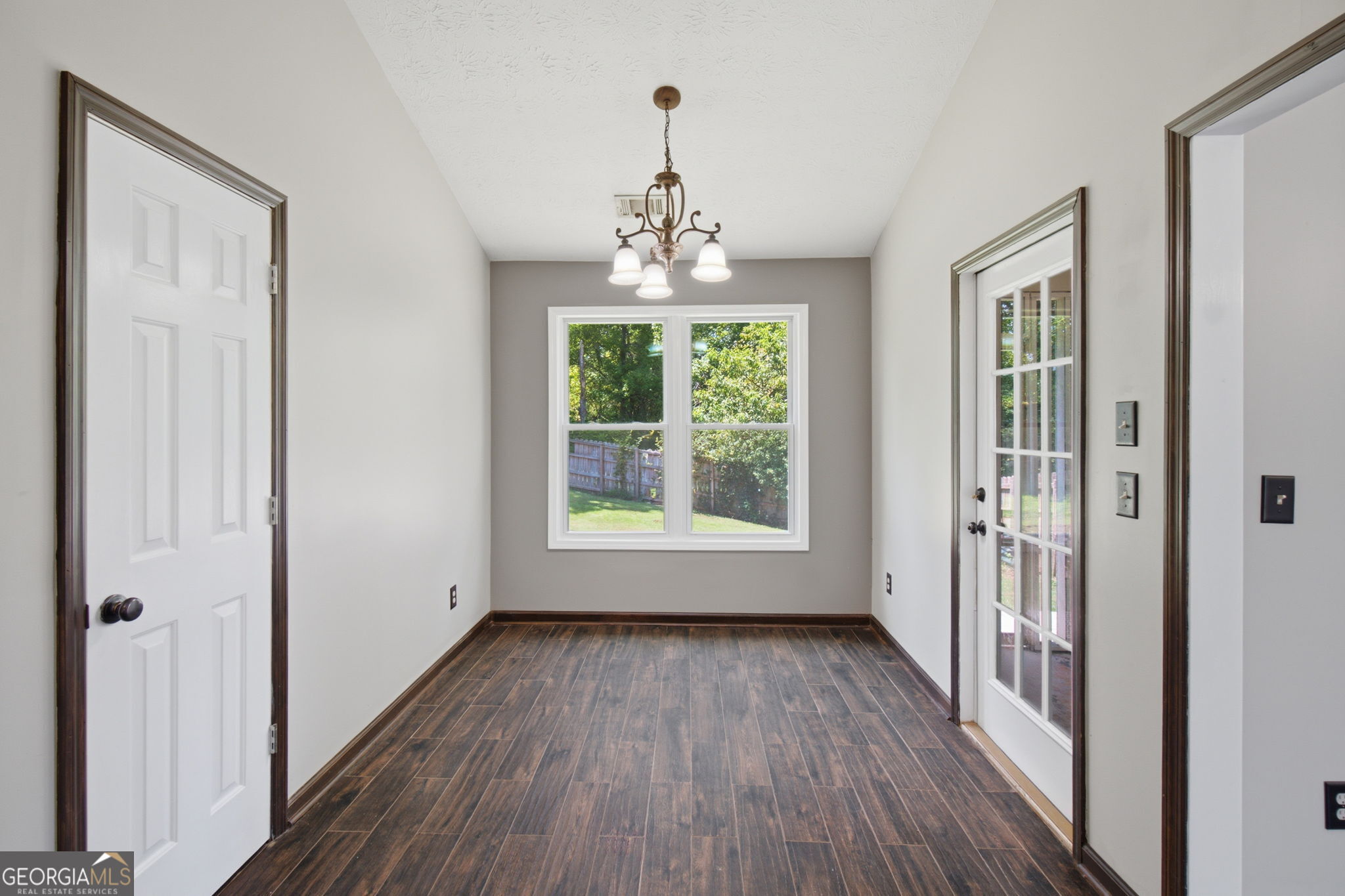 6078 Hillsdale Circle Property Photo 12