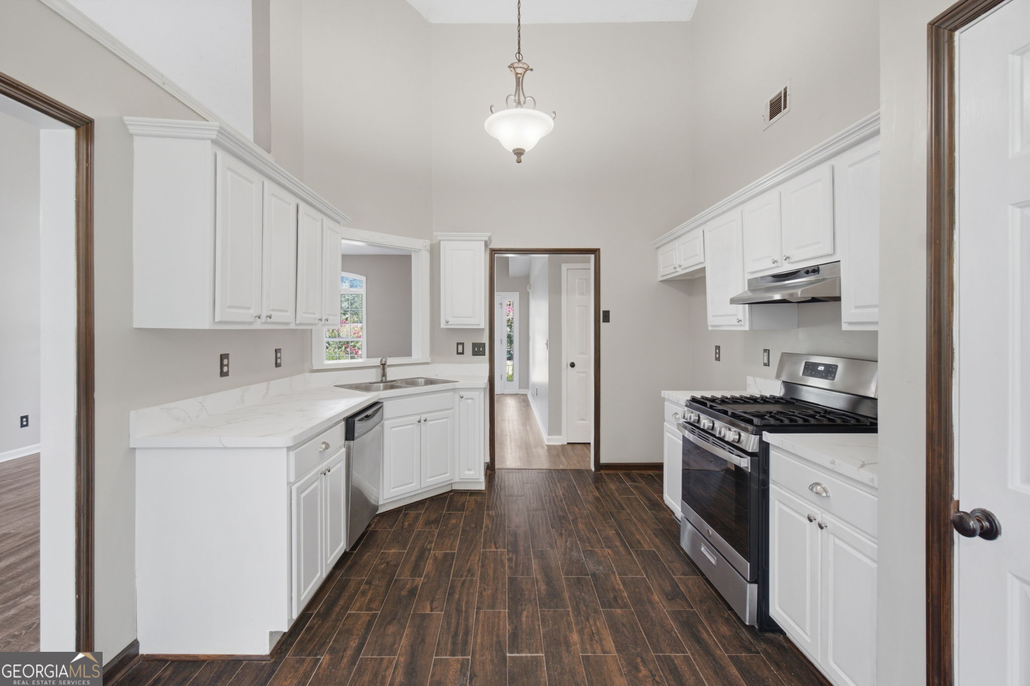 6078 Hillsdale Circle Property Photo 13