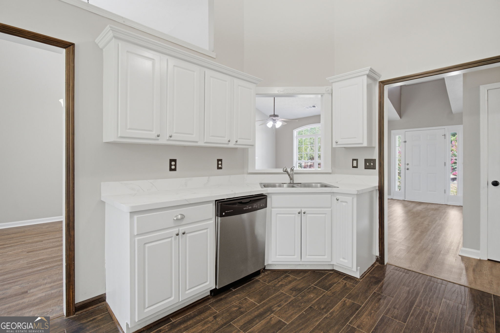6078 Hillsdale Circle Property Photo 14
