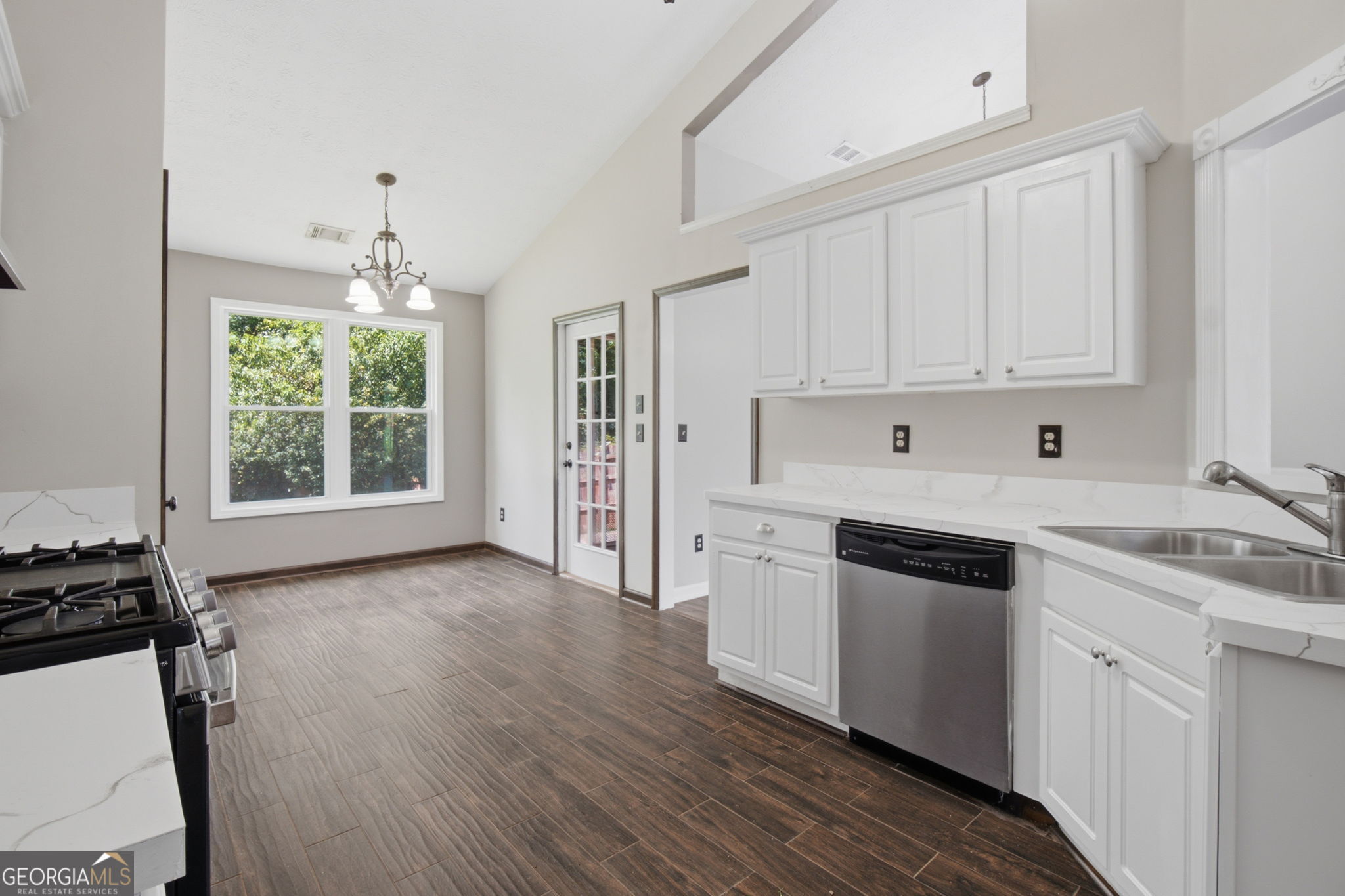 6078 Hillsdale Circle Property Photo 16