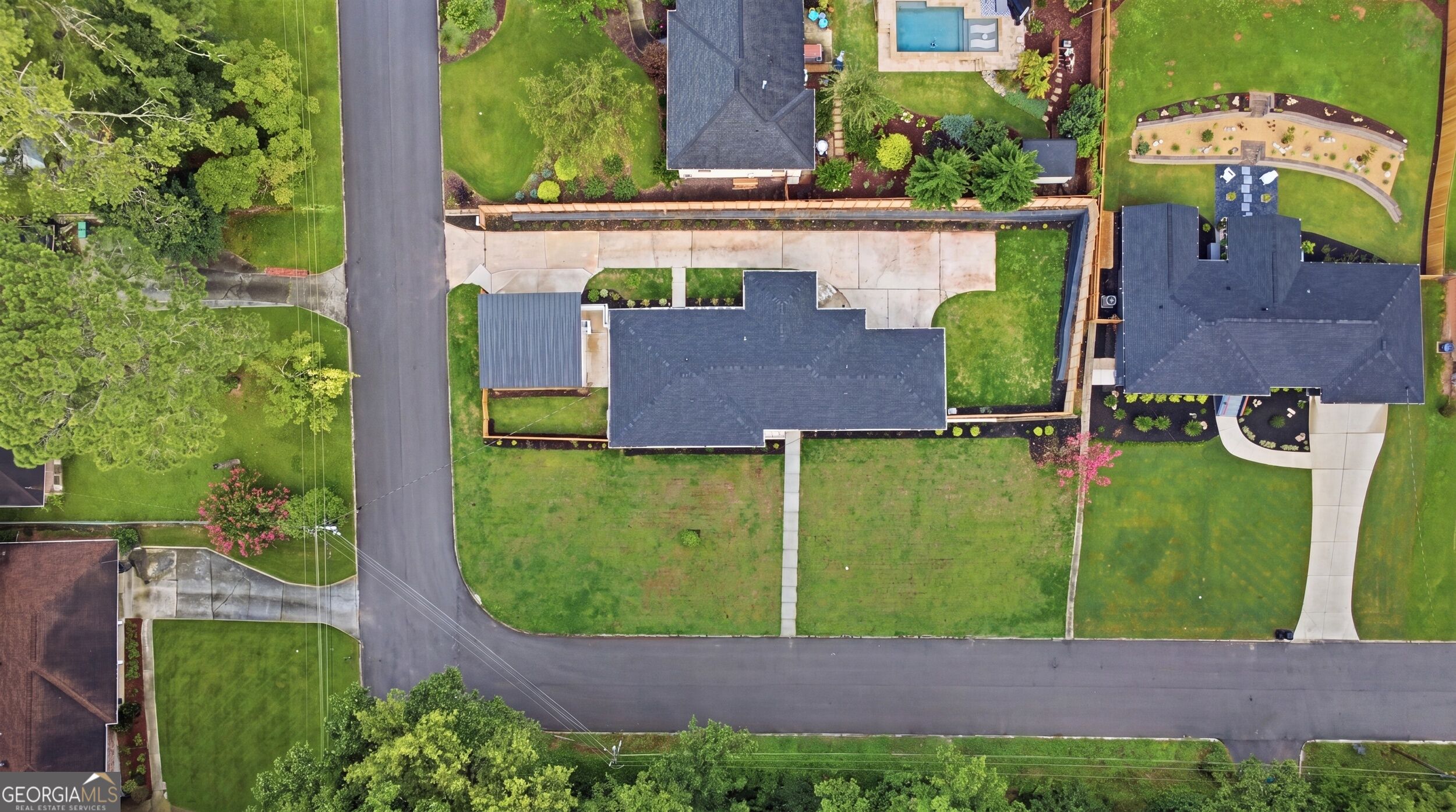 1447 Skyhaven Road Se Property Photo 2