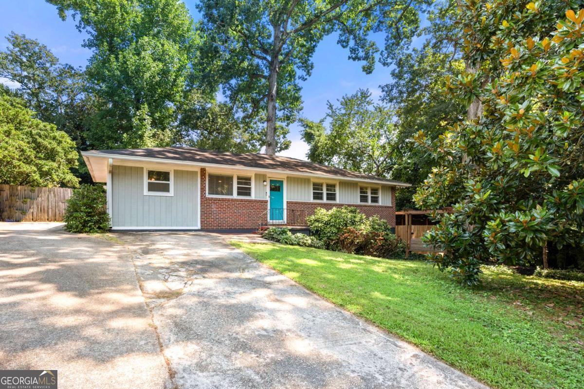 811 Whelchel Drive Property Photo 2