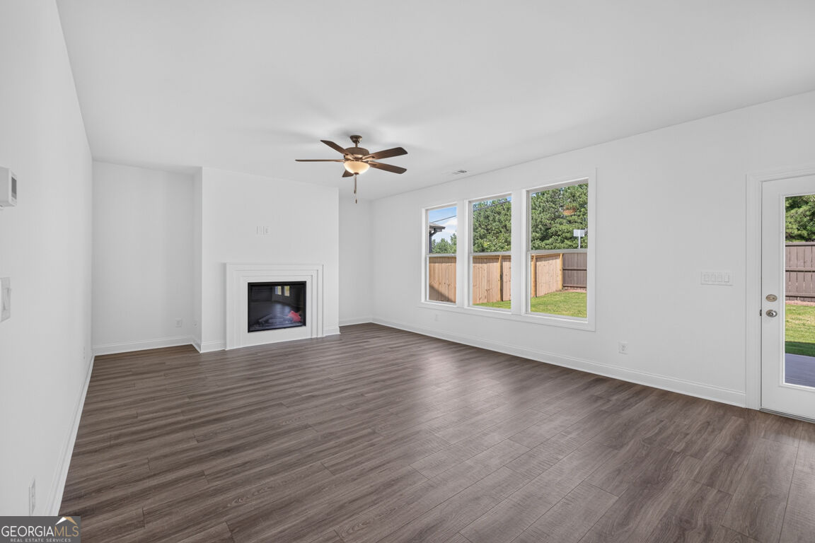 982 Homepark Circle Property Photo 8