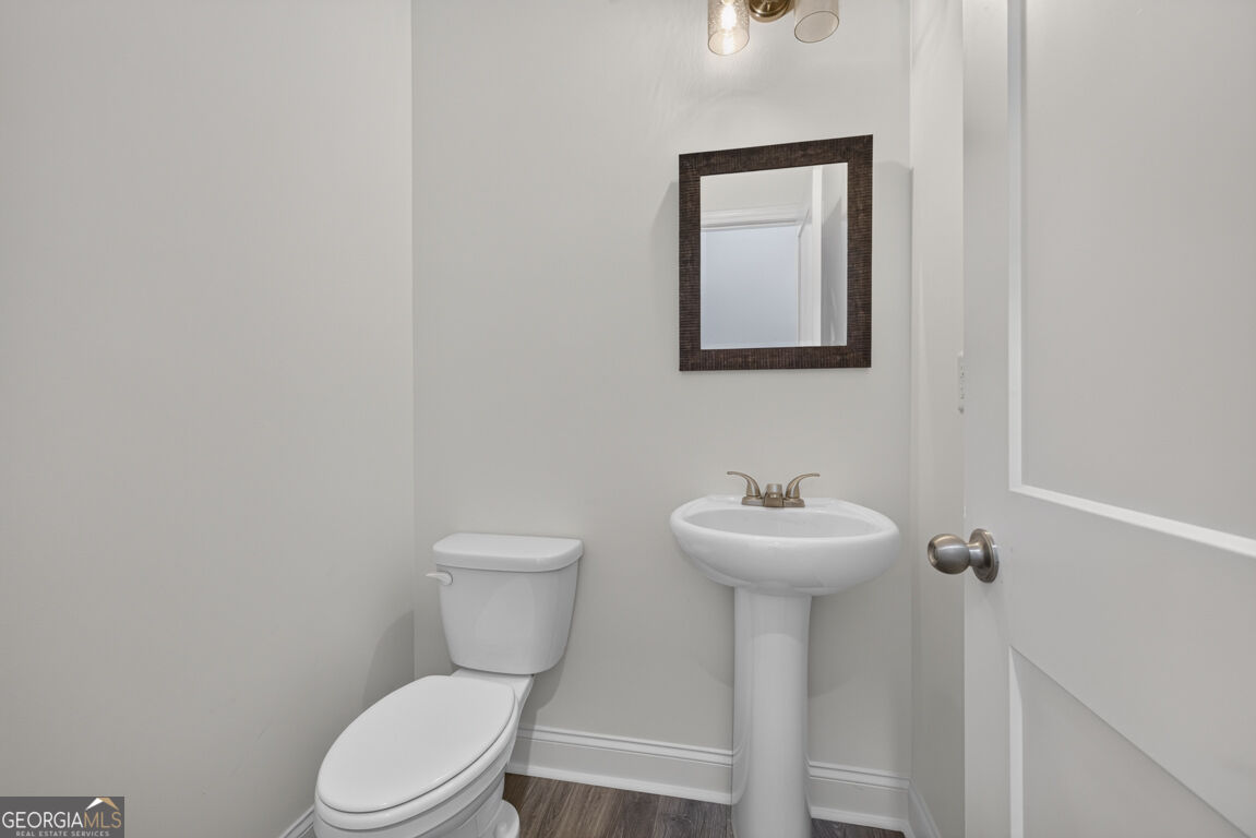 982 Homepark Circle Property Photo 16