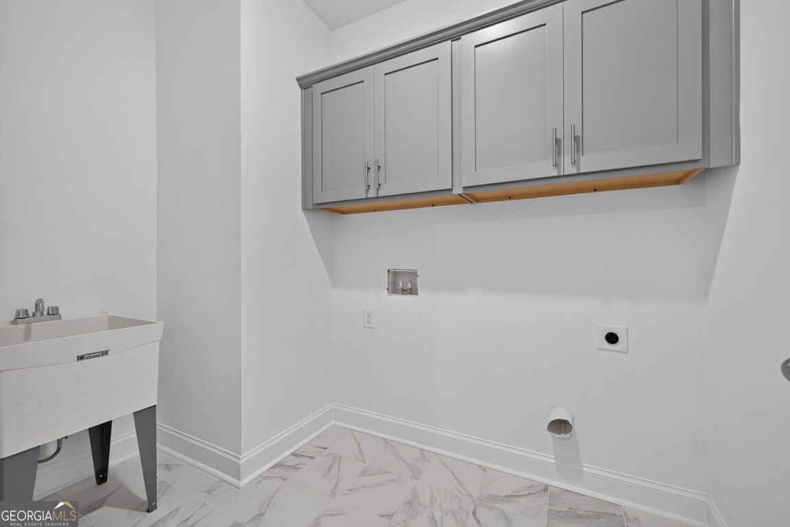 982 Homepark Circle Property Photo 17