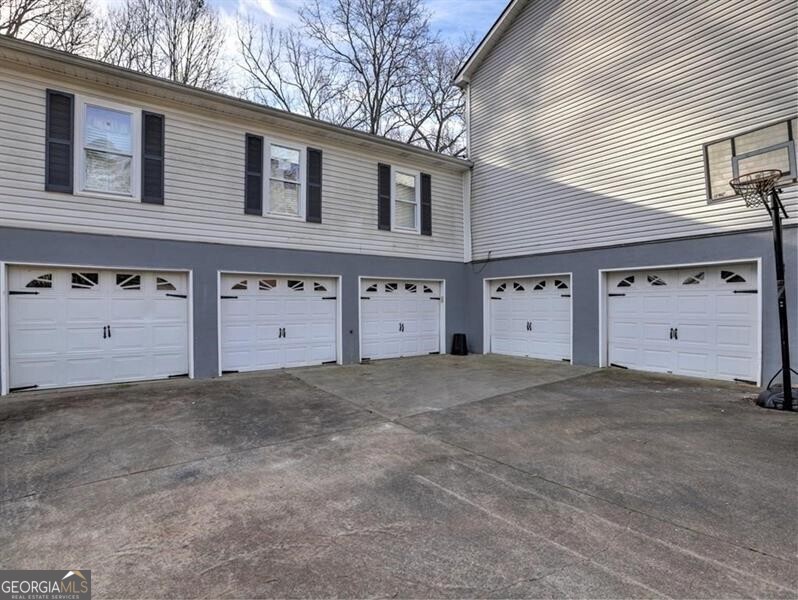 3932 Shoemaker Court Property Photo 2