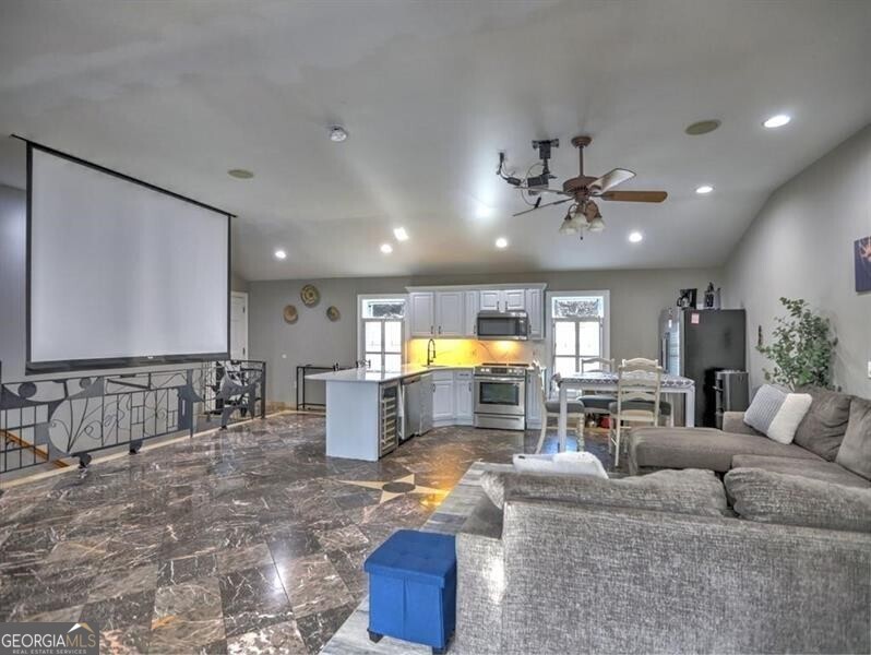 3932 Shoemaker Court Property Photo 8