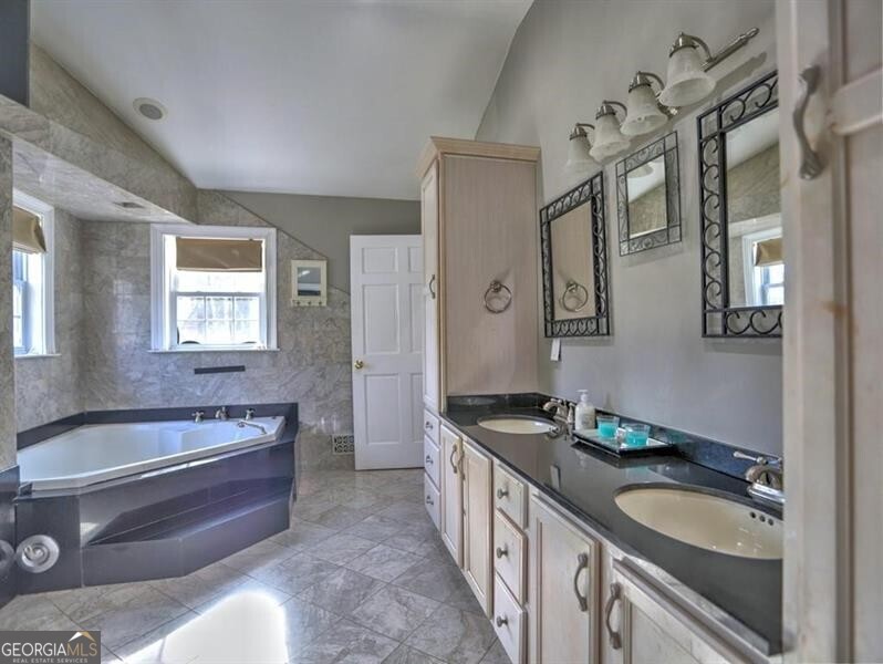 3932 Shoemaker Court Property Photo 16