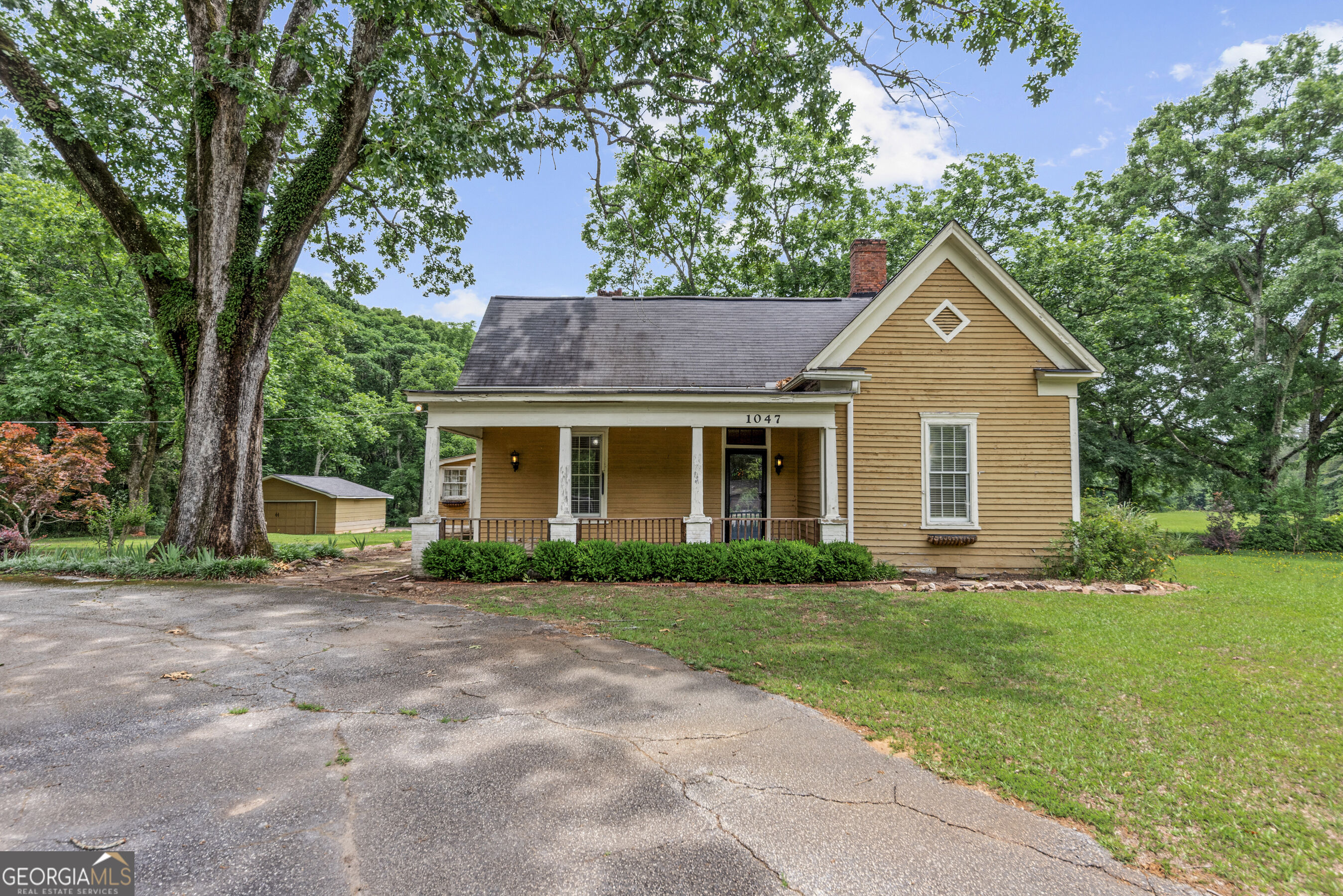 1047 Dixie Road Property Photo 1