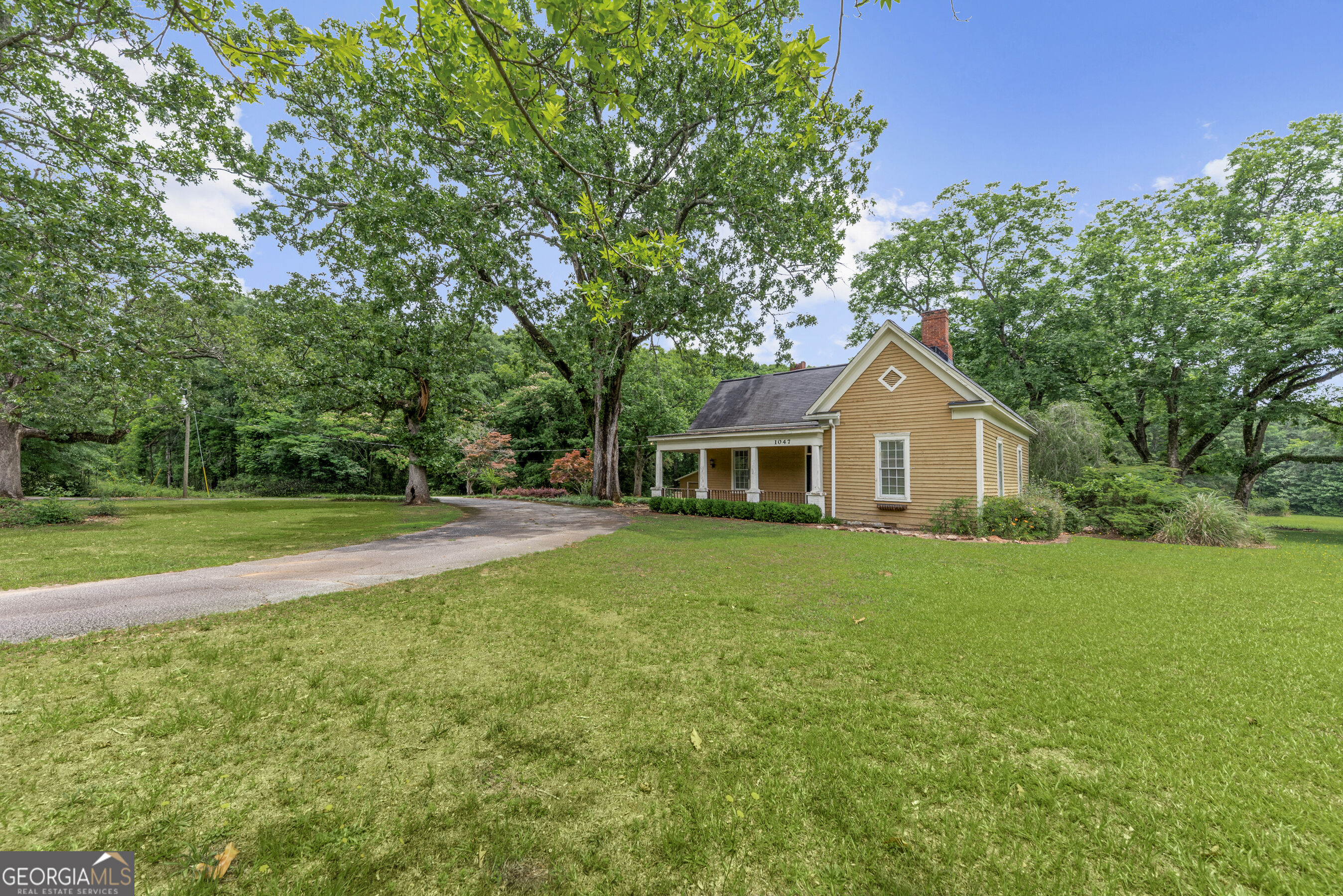 1047 Dixie Road Property Photo 3
