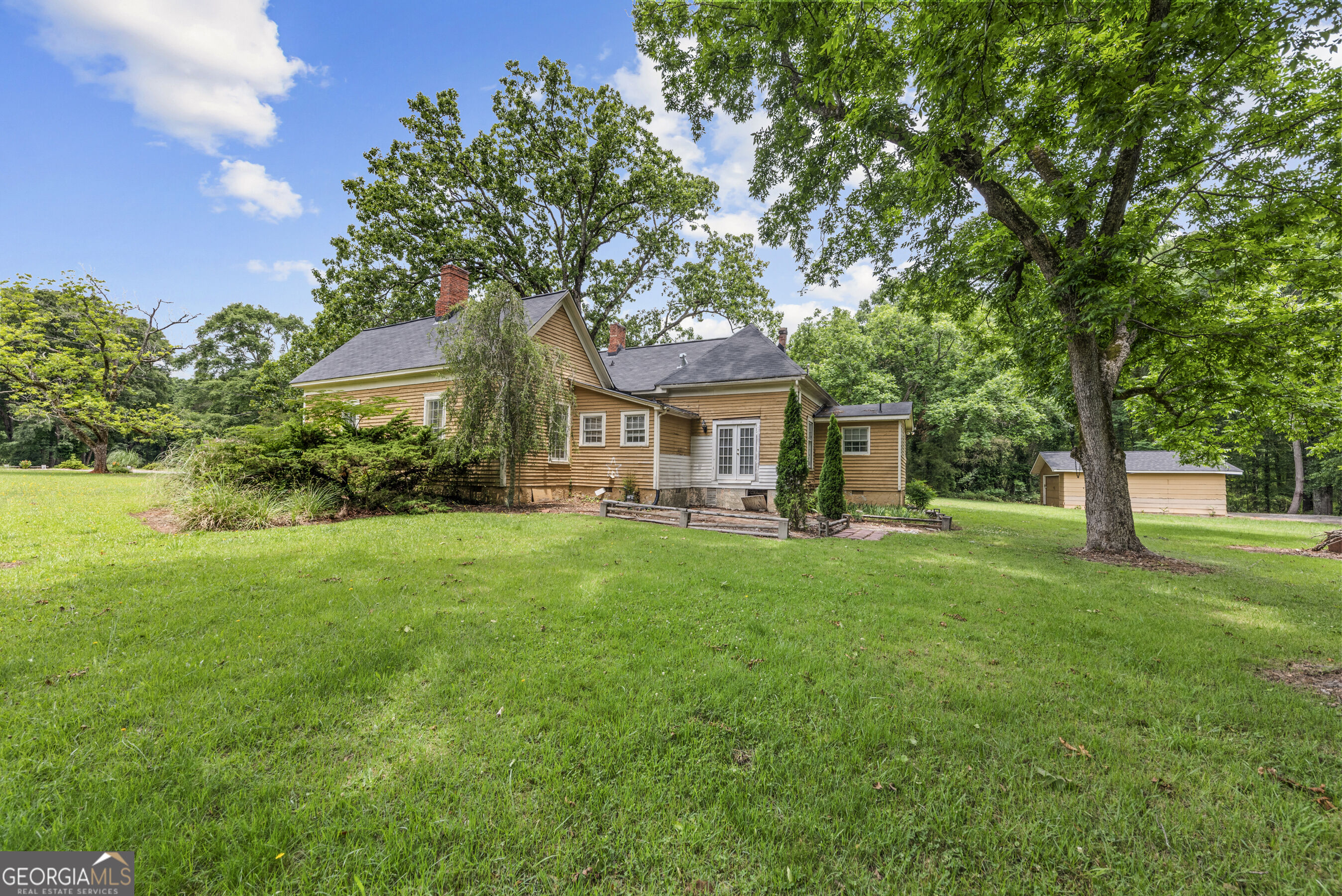 1047 Dixie Road Property Photo 4