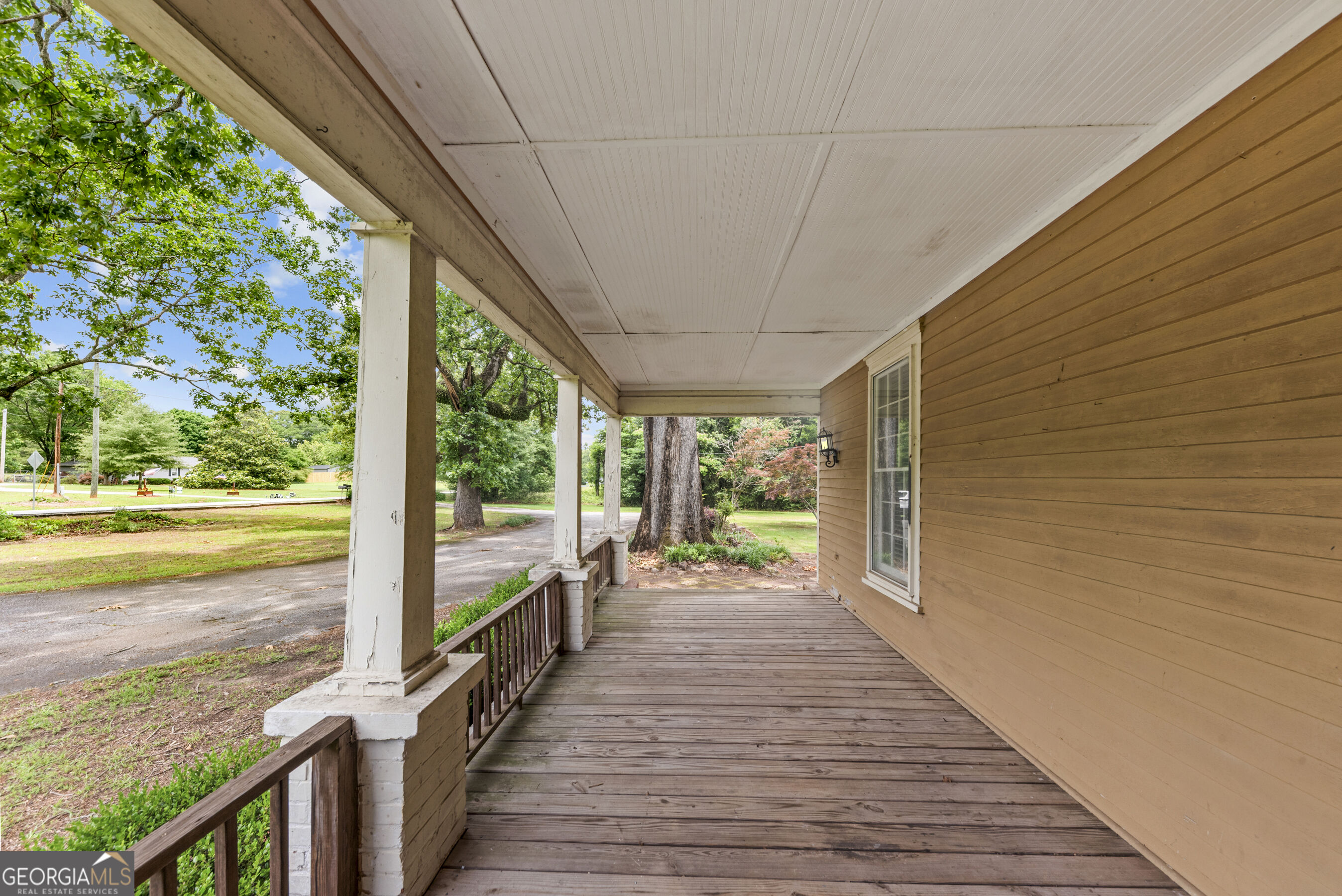 1047 Dixie Road Property Photo 5