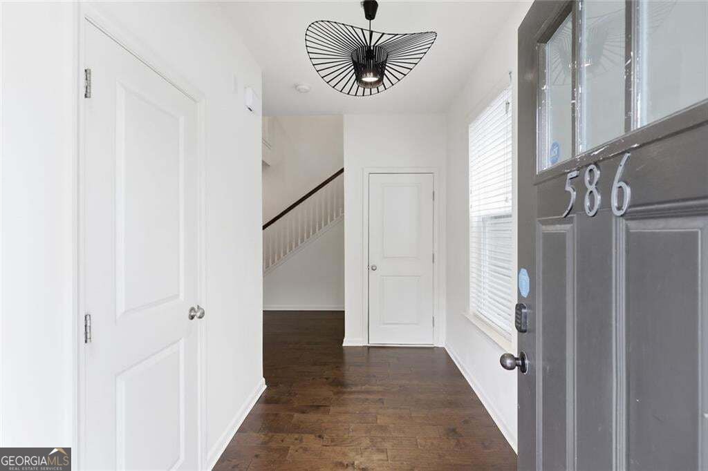 586 Morrow Lane Sw Property Photo 3