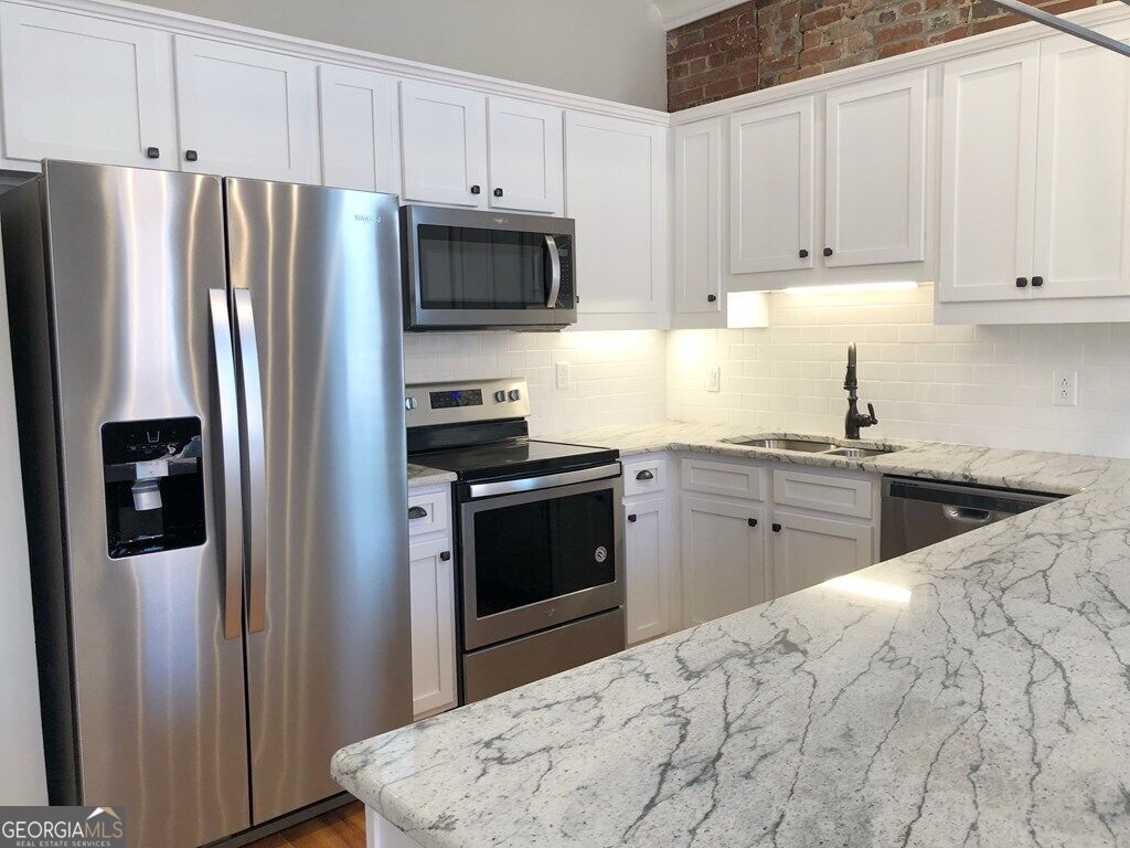 119 W Jackson Street # B Property Photo 2