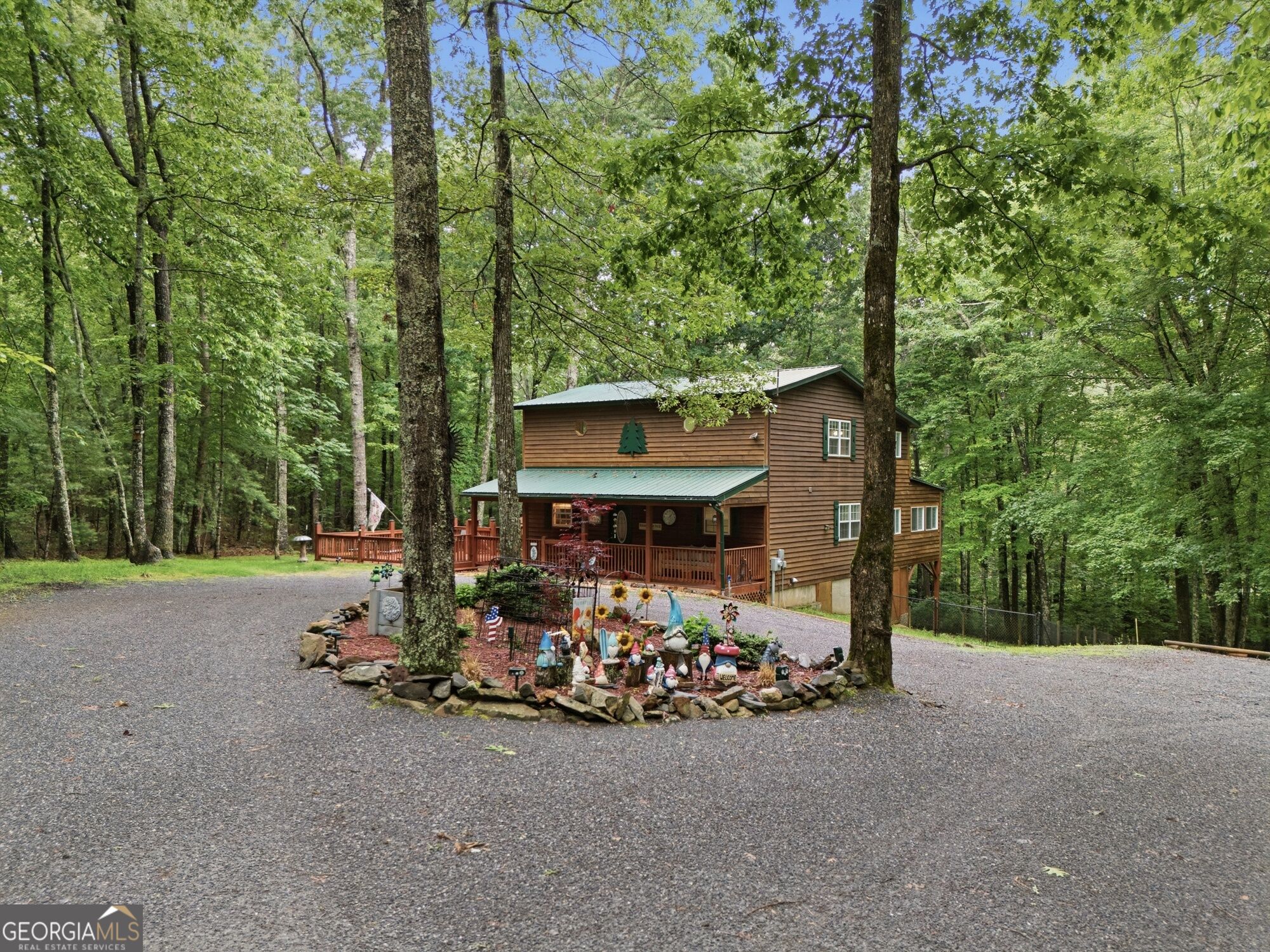 680 Hawthorne Ln Property Photo 1