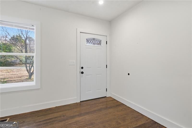 303 Glen Iris Drive Property Photo 4