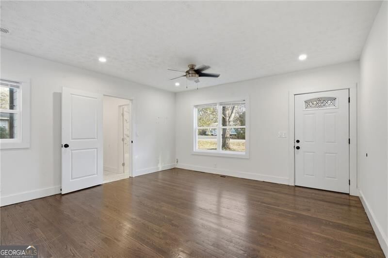 303 Glen Iris Drive Property Photo 6