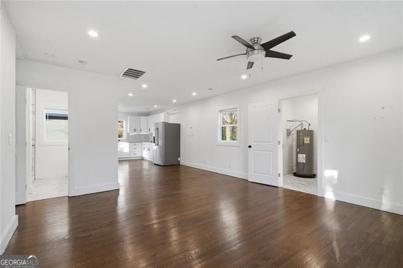 303 Glen Iris Drive Property Photo 7