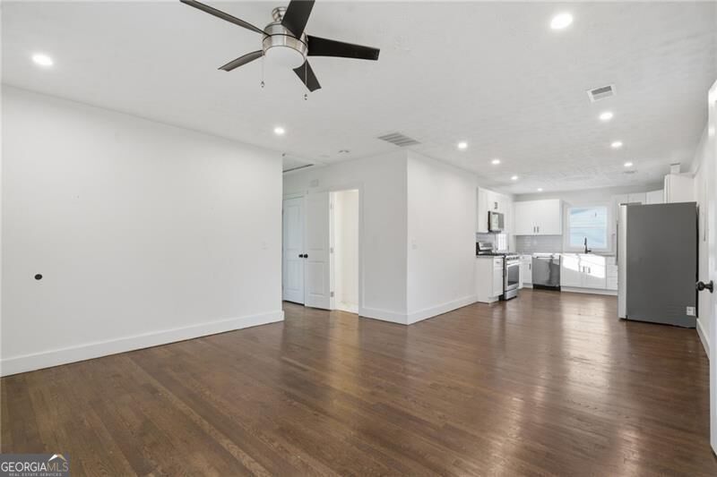 303 Glen Iris Drive Property Photo 8