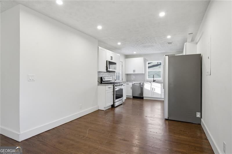 303 Glen Iris Drive Property Photo 10