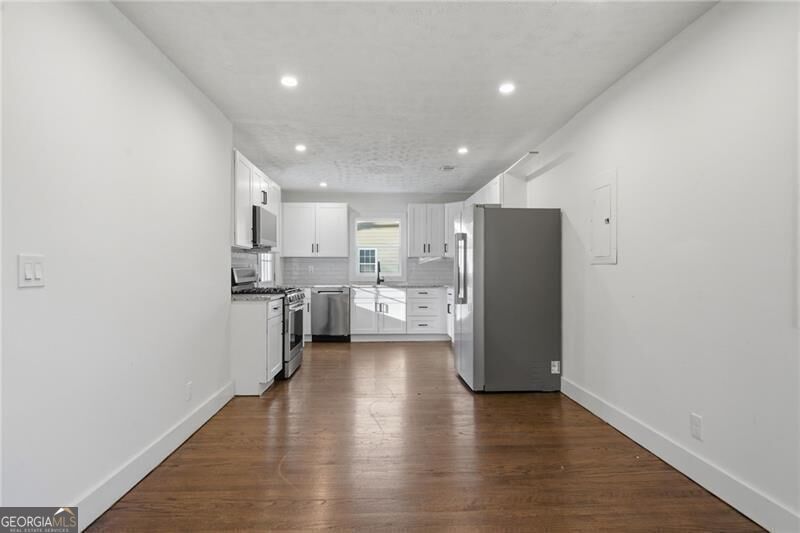 303 Glen Iris Drive Property Photo 11