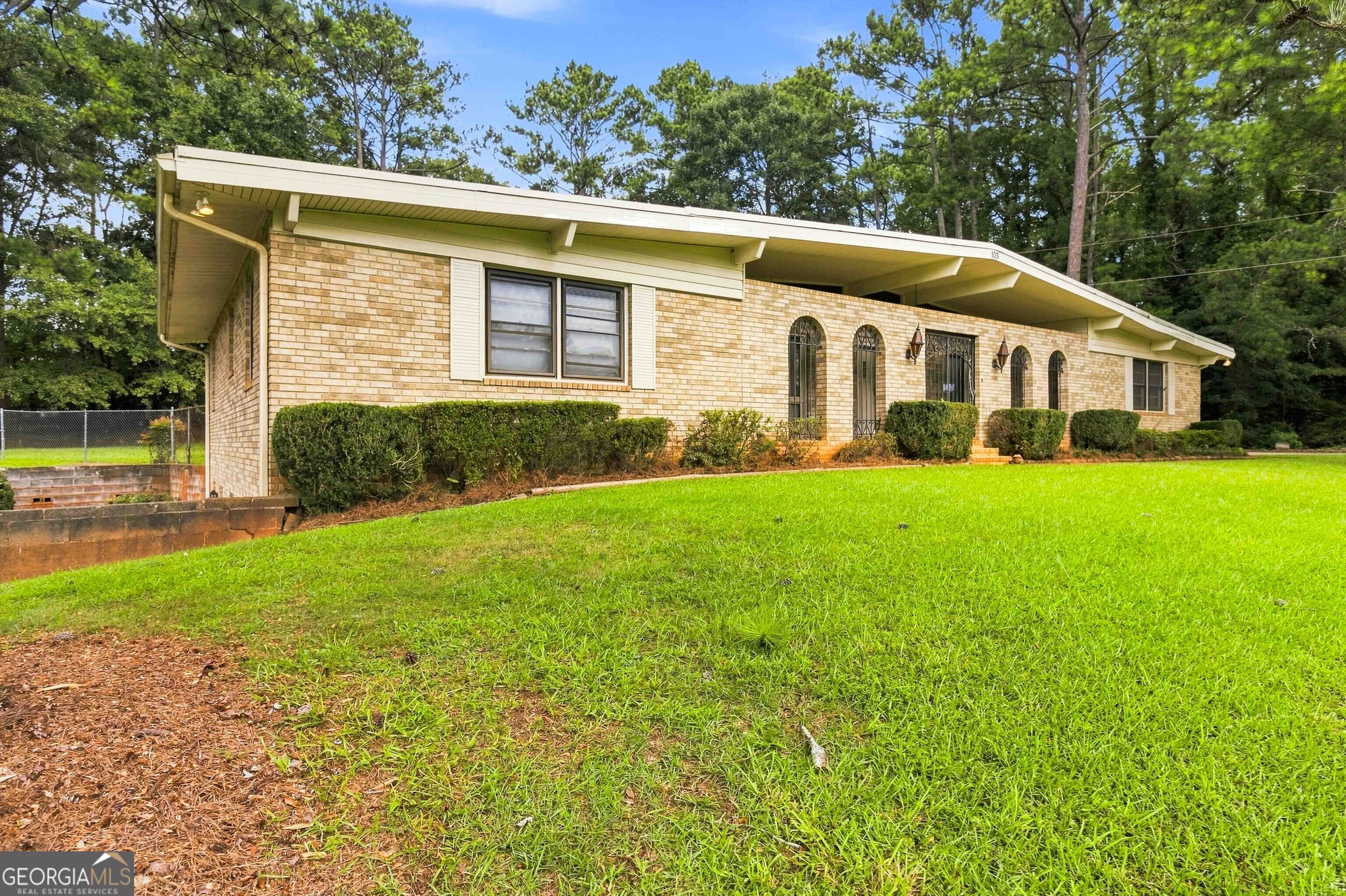 103 Club Court Property Photo 2