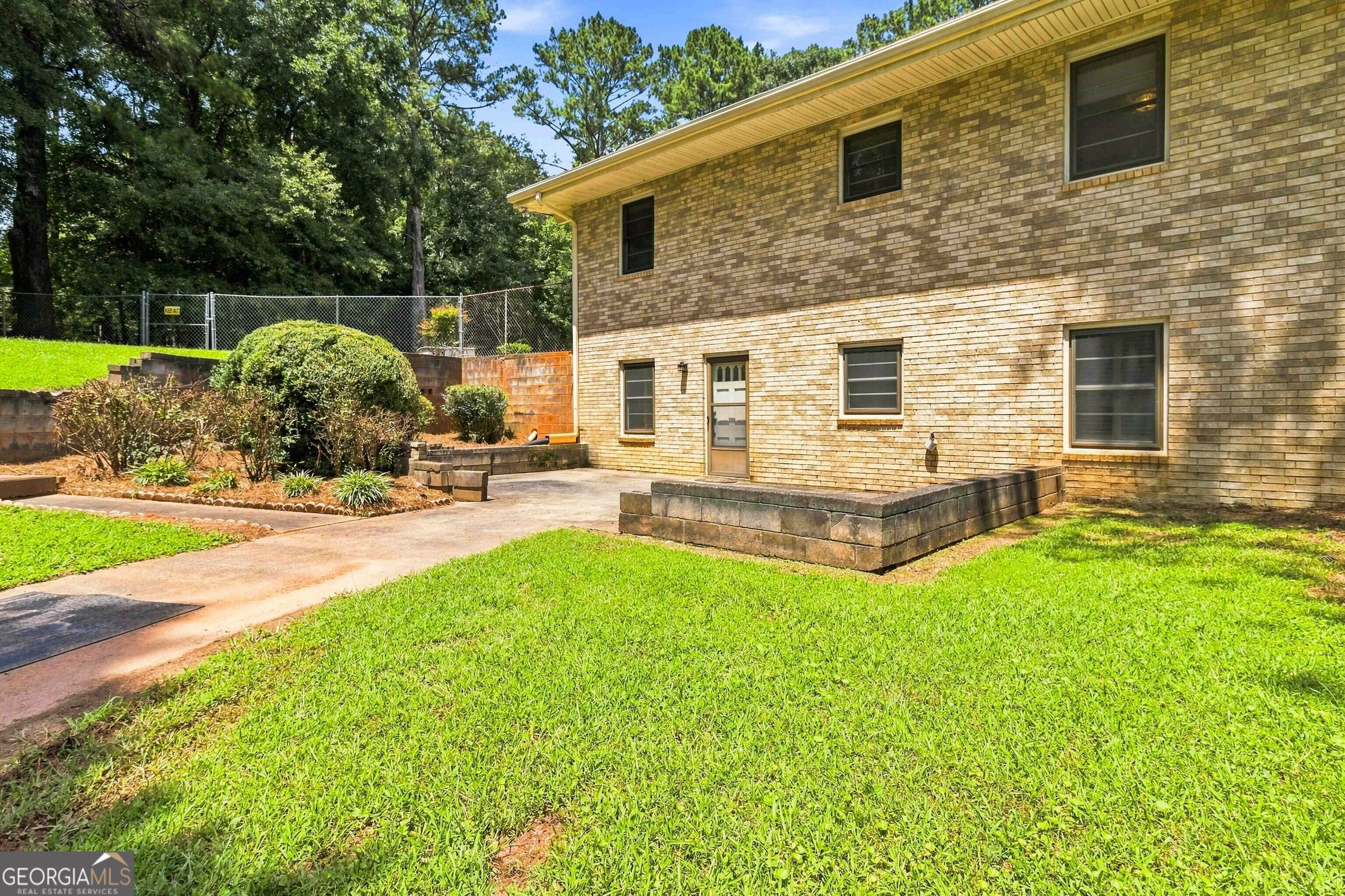 103 Club Court Property Photo 54