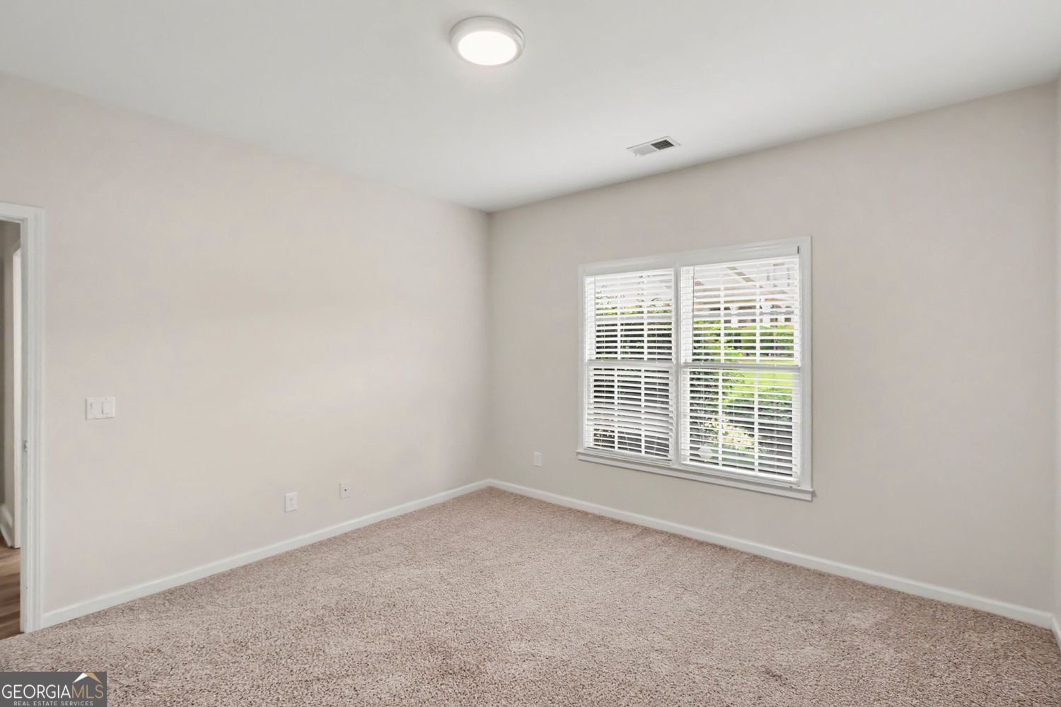 17 Windermere Bend Nw Property Photo 9