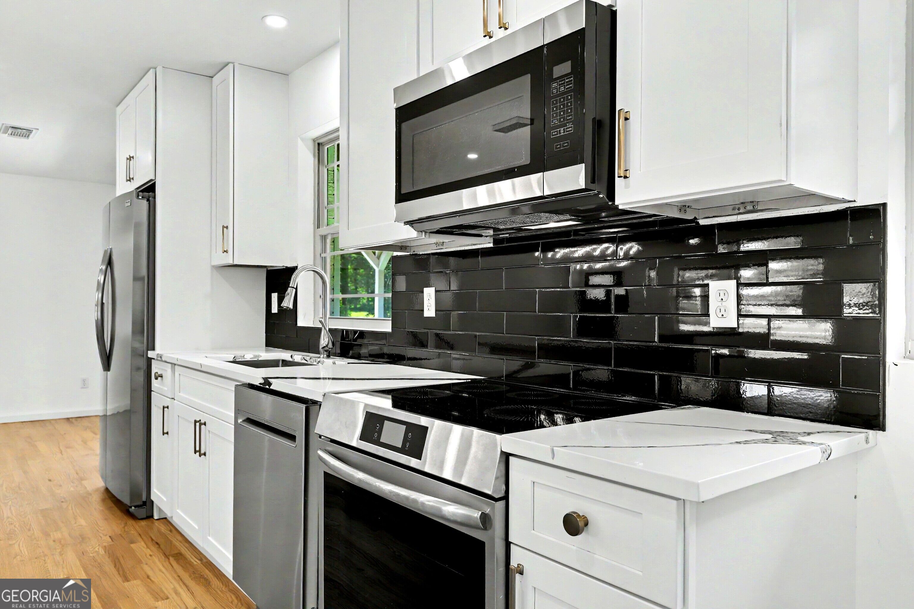 6260 Walker Road Property Photo 6