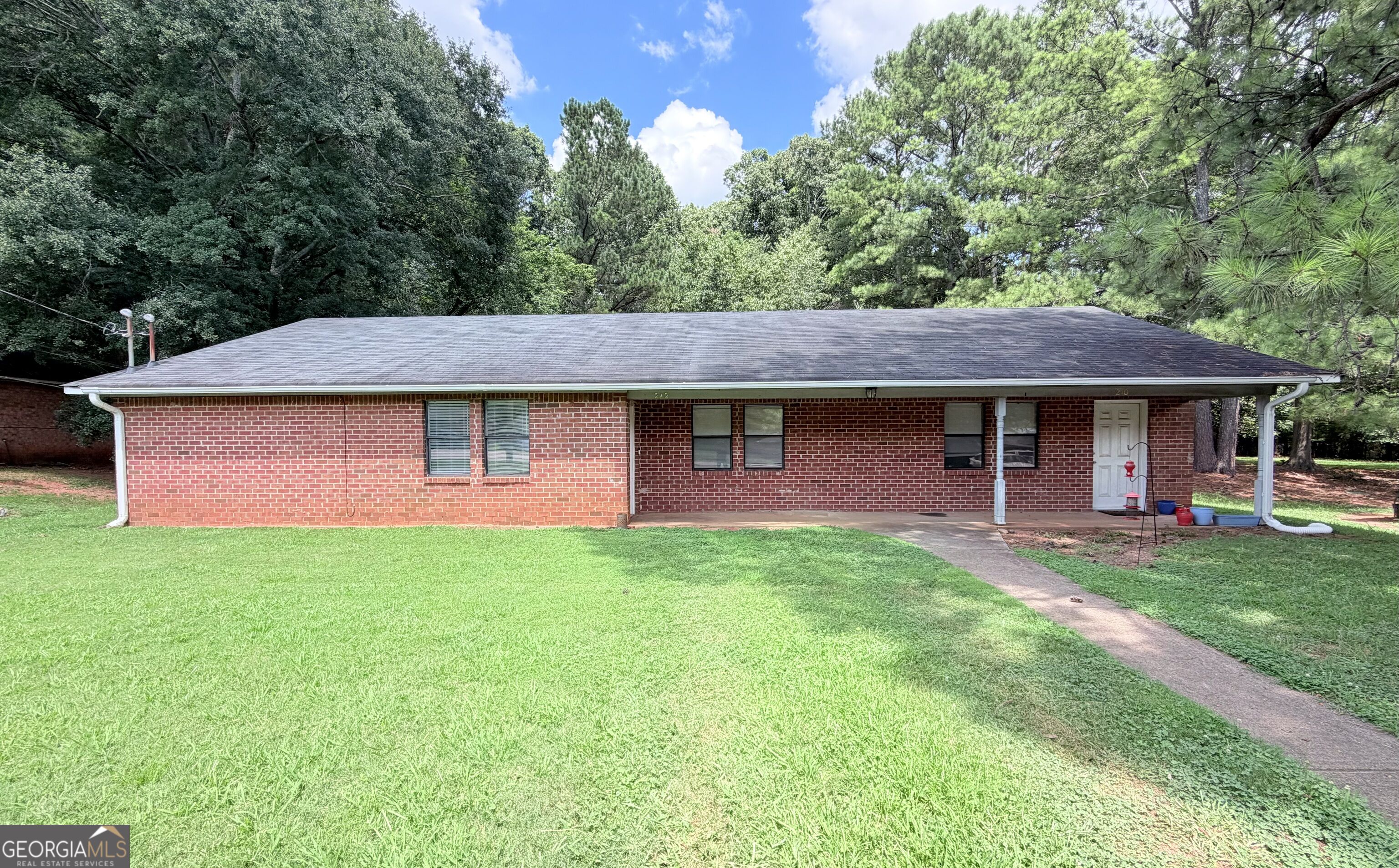 212 E Paces Drive Property Photo 1