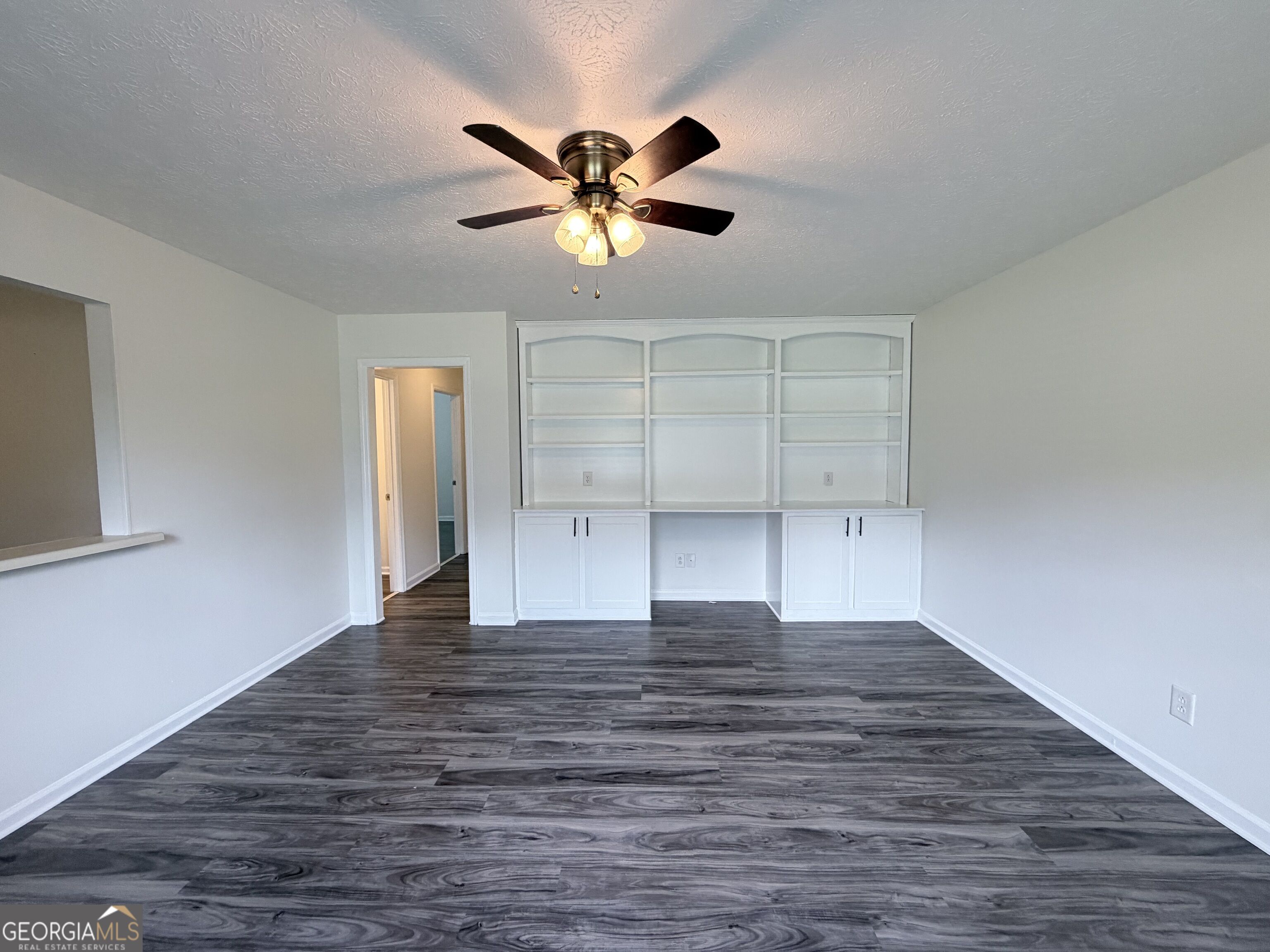 212 E Paces Drive Property Photo 2