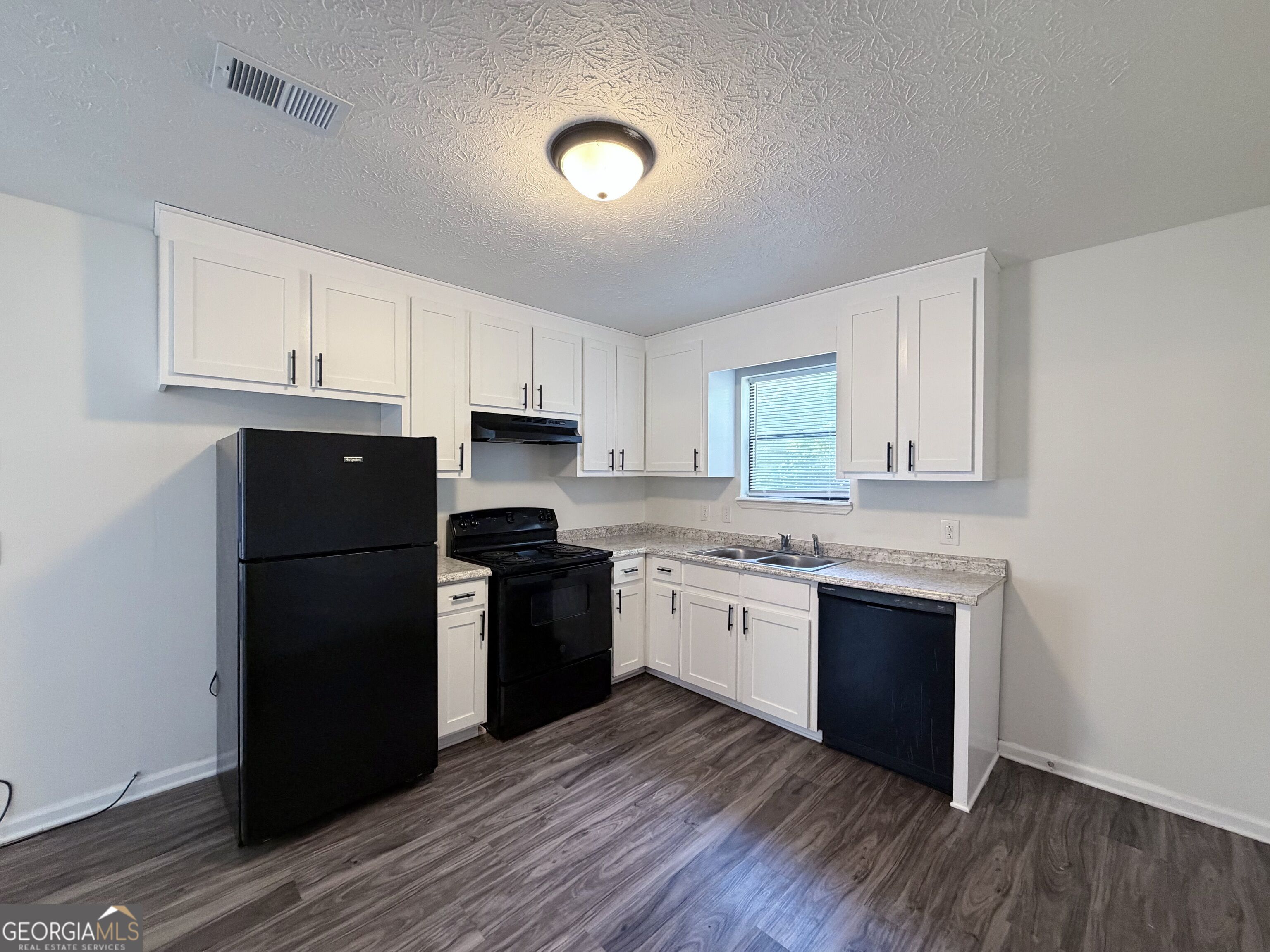 212 E Paces Drive Property Photo 4
