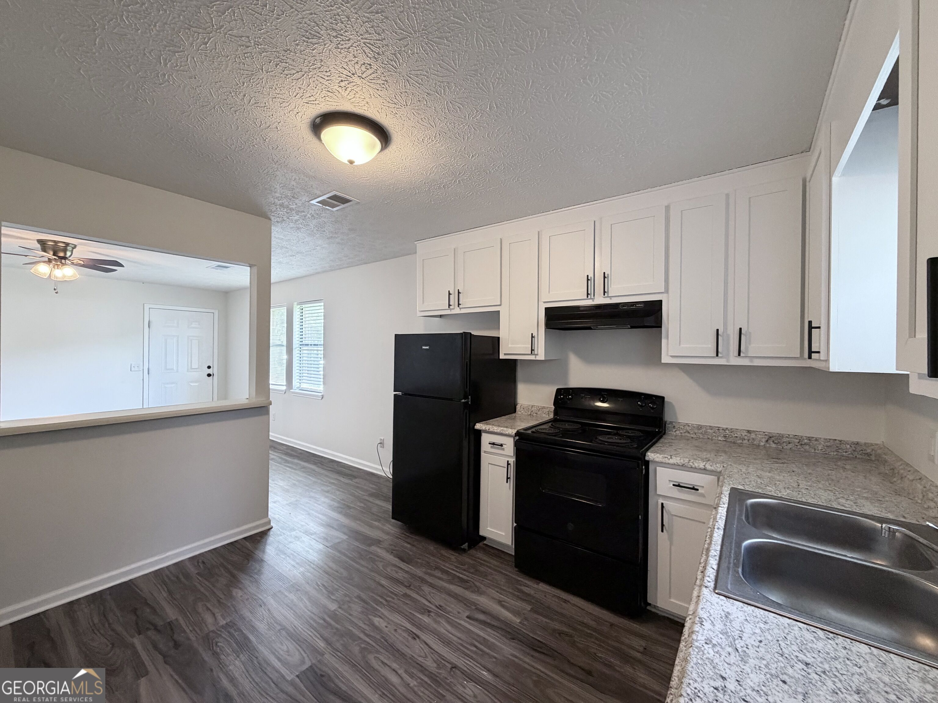 212 E Paces Drive Property Photo 5